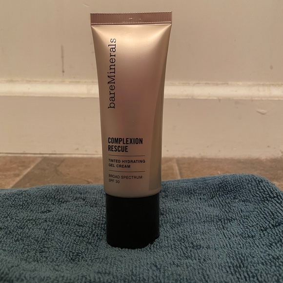 COMPLEXION RESCUE TINTED MOISTURIZER - FOUNDATION - Picture 4 of 13